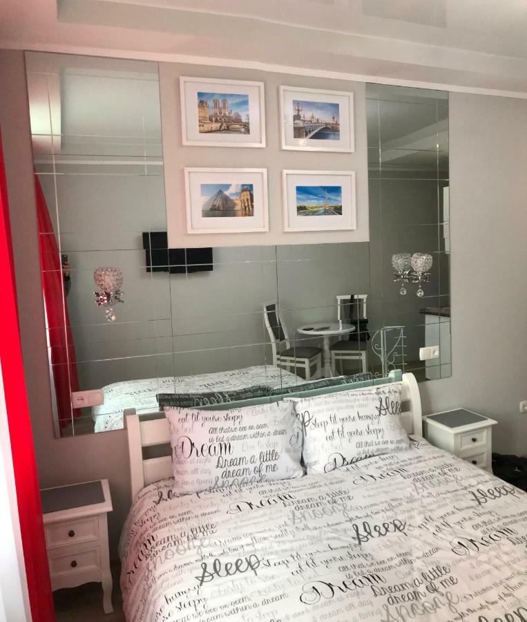 Apartment Studio Paris 51 Irpin Bagian luar foto